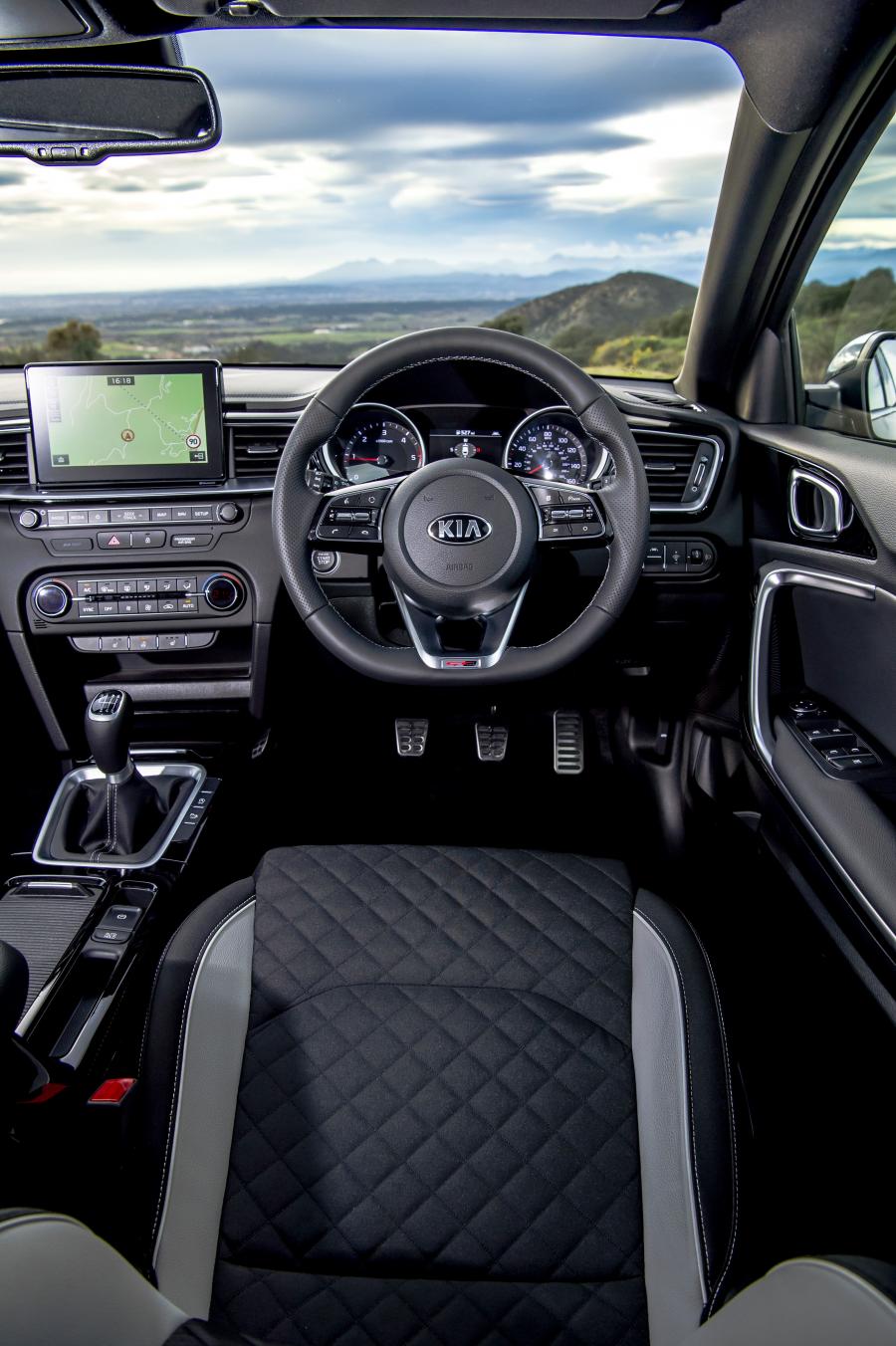Панель приборов Kia ProCeed GT Line 2019 года  (UK) (фото 37 из 40)